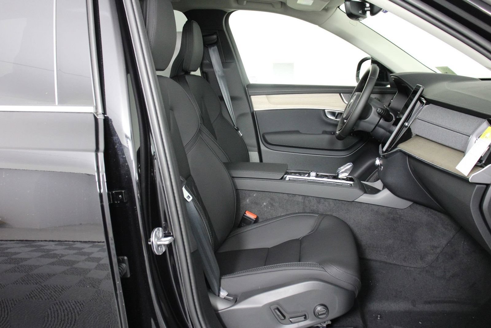 New 2026 Volvo XC90 T8 Plus AWD/4WD image 10