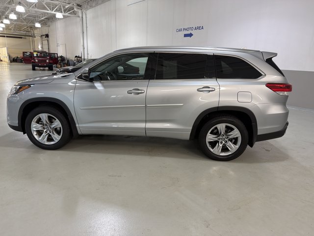 Used 2019 Toyota Highlander Limited w/ Protection Package #3 AWD/4WD image 5