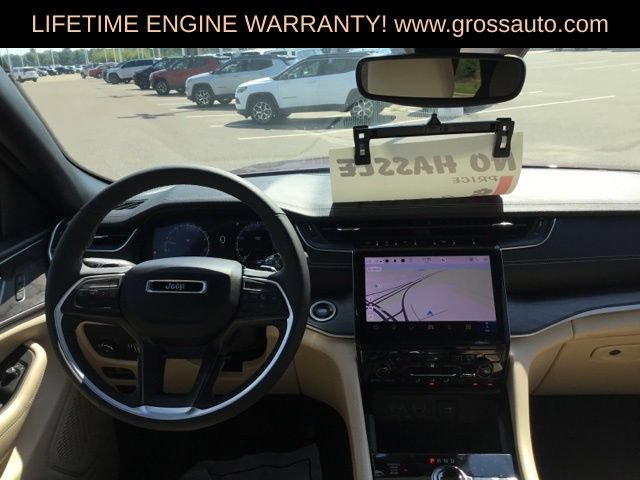 Used 2024 Jeep Grand Cherokee Limited AWD/4WD image 3