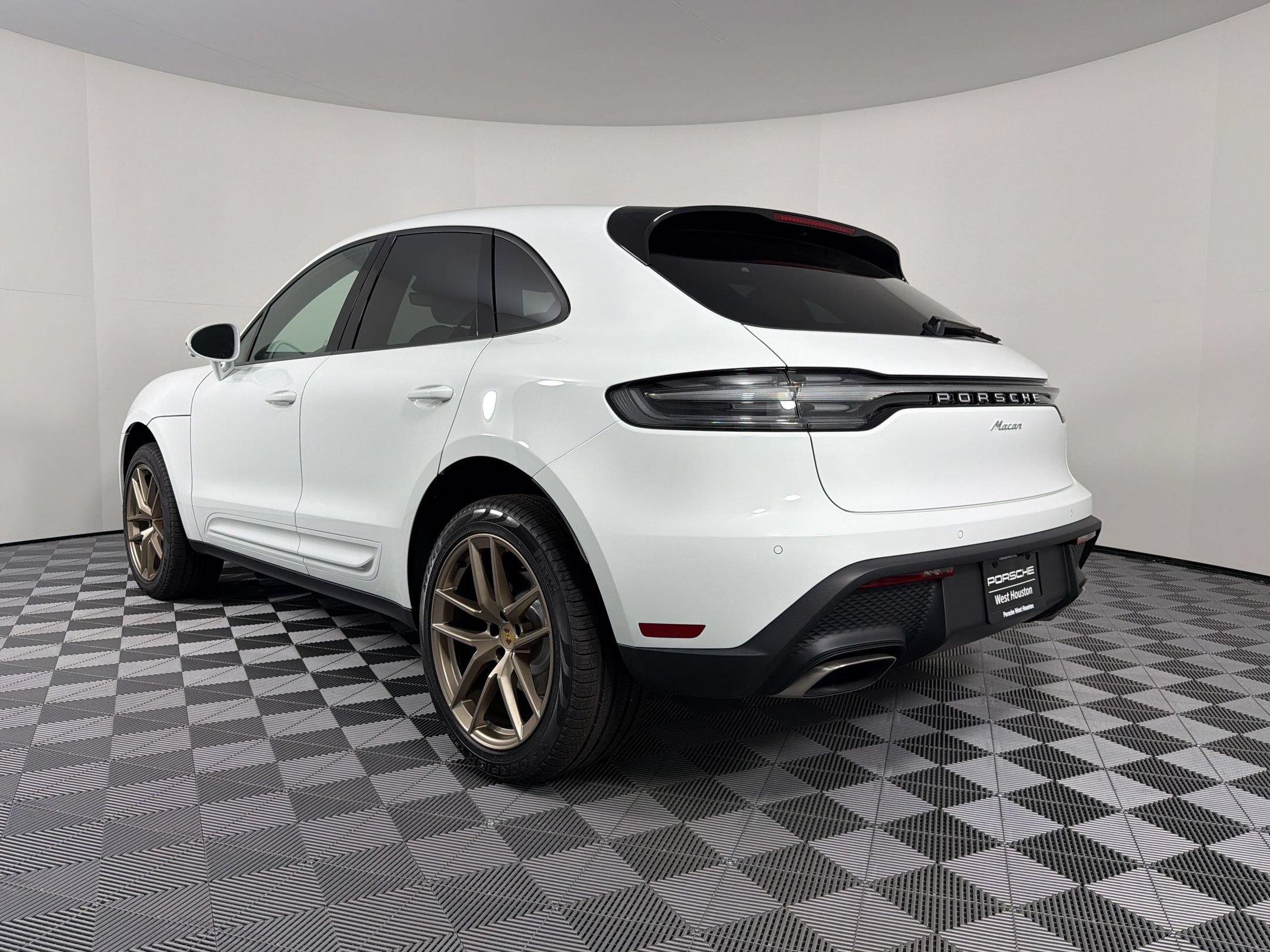 New 2026 Porsche Macan AWD/4WD image 3