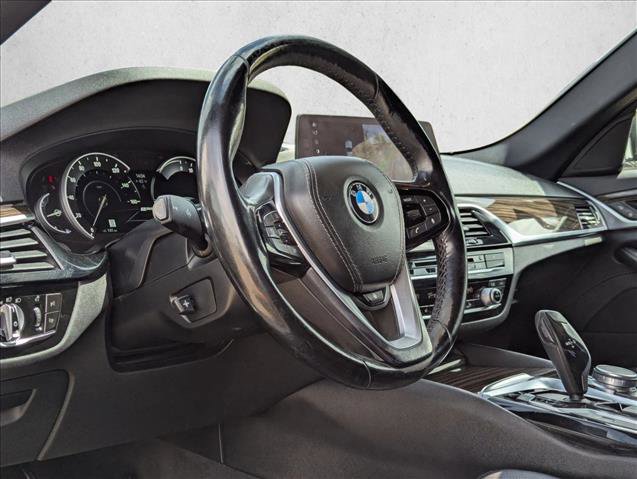 Used 2018 BMW 530e w/ Premium Package 2 RWD image 9