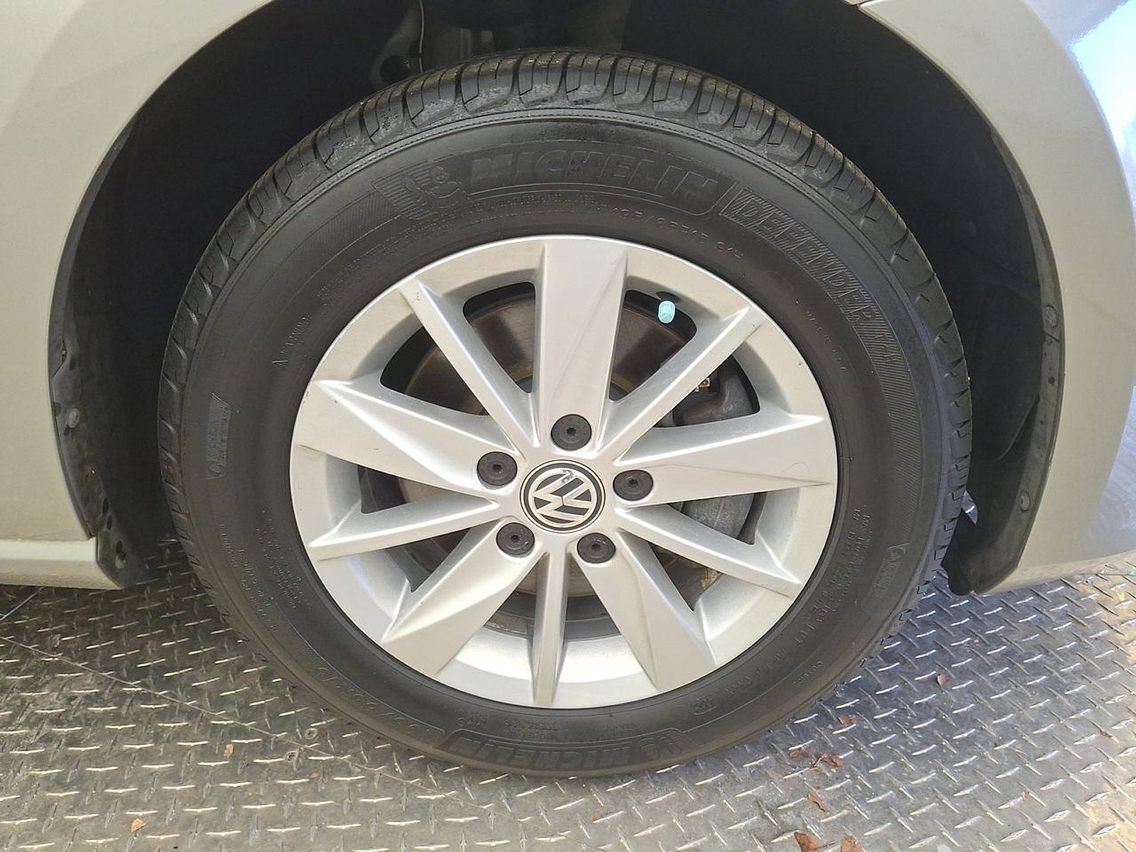 Used 2016 Volkswagen Golf S image 26