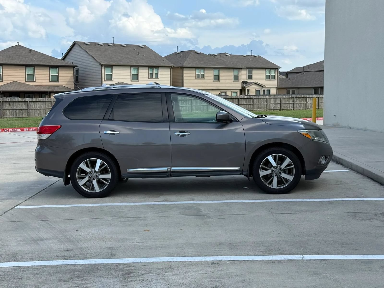 Used 2014 Nissan Pathfinder Platinum FWD image 8