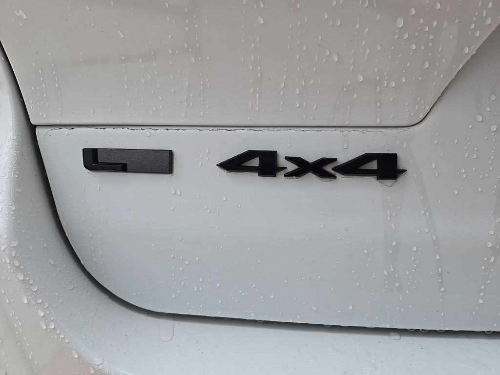 Used 2023 Jeep Grand Cherokee L Limited w/ Black Appearance Package image 9