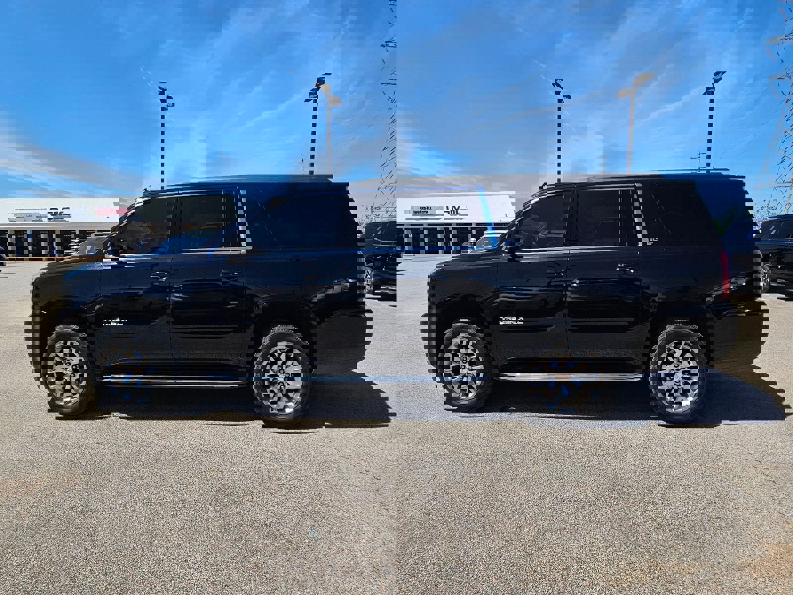 Used 2019 GMC Yukon XL SLT w/ Open Road Package image 2