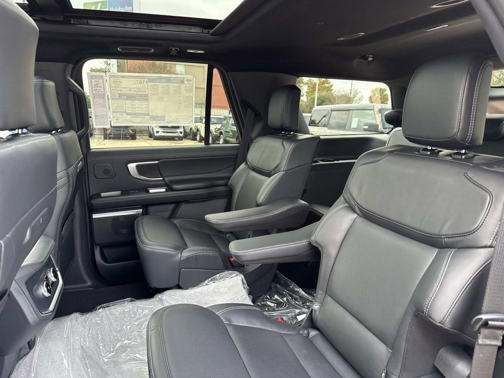 New 2025 Ford Expedition Platinum w/ Stealth Performance Package image 5