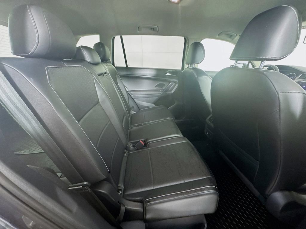 Used 2021 Volkswagen Tiguan SE image 32