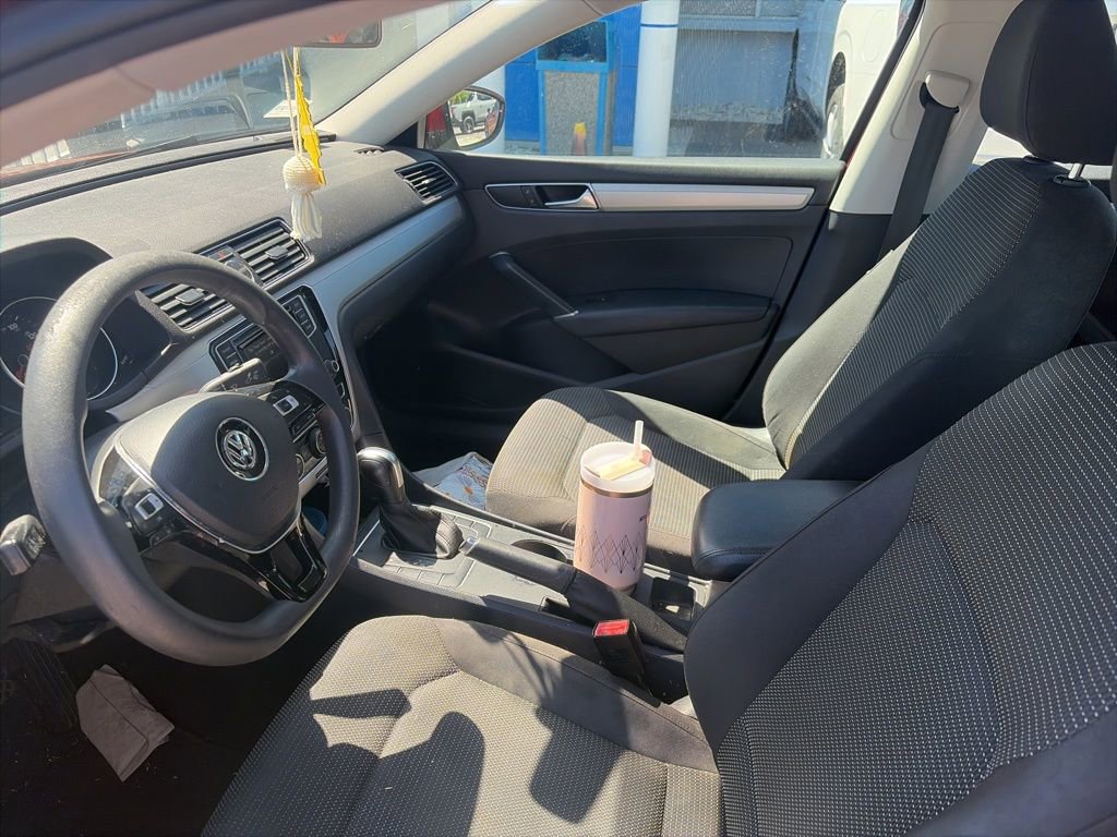 Used 2017 Volkswagen Passat 1.8T S image 2