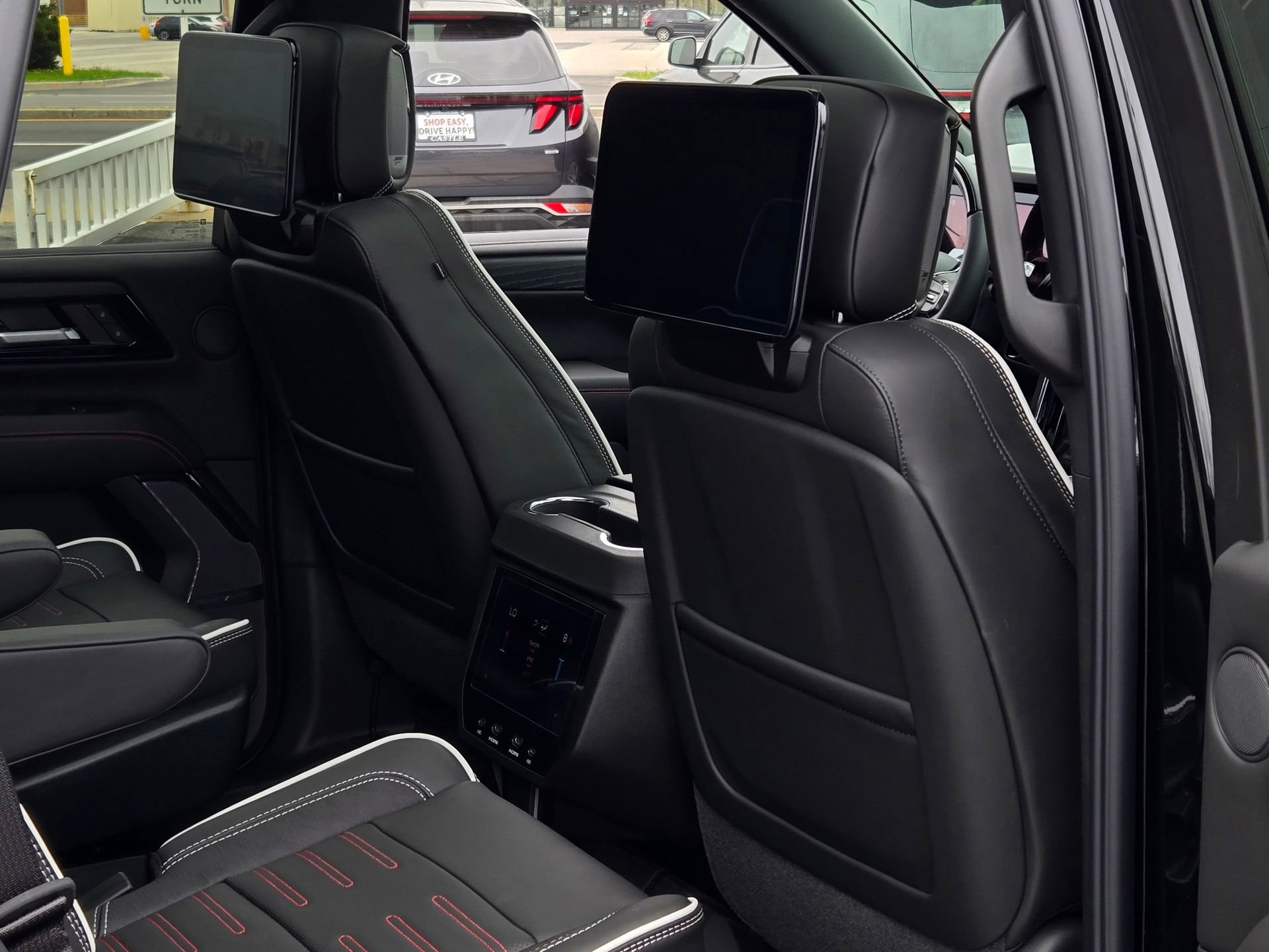 New 2026 GMC Yukon AT4 Ultimate w/ LPO, Floor Liner Package AWD/4WD image 27