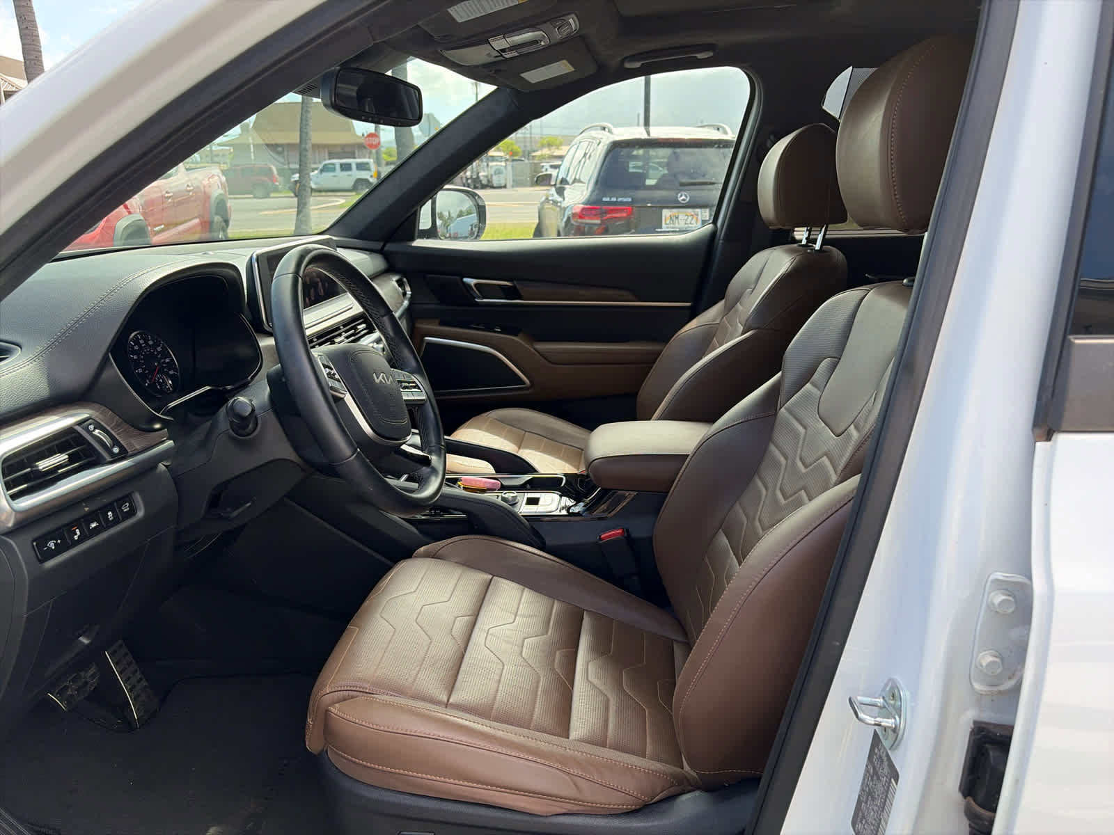 Used 2022 Kia Telluride SX w/ SX Prestige Package image 10