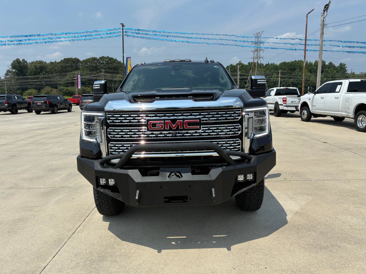 Used 2021 GMC Sierra 3500 Denali w/ Denali Ultimate Package AWD/4WD image 2