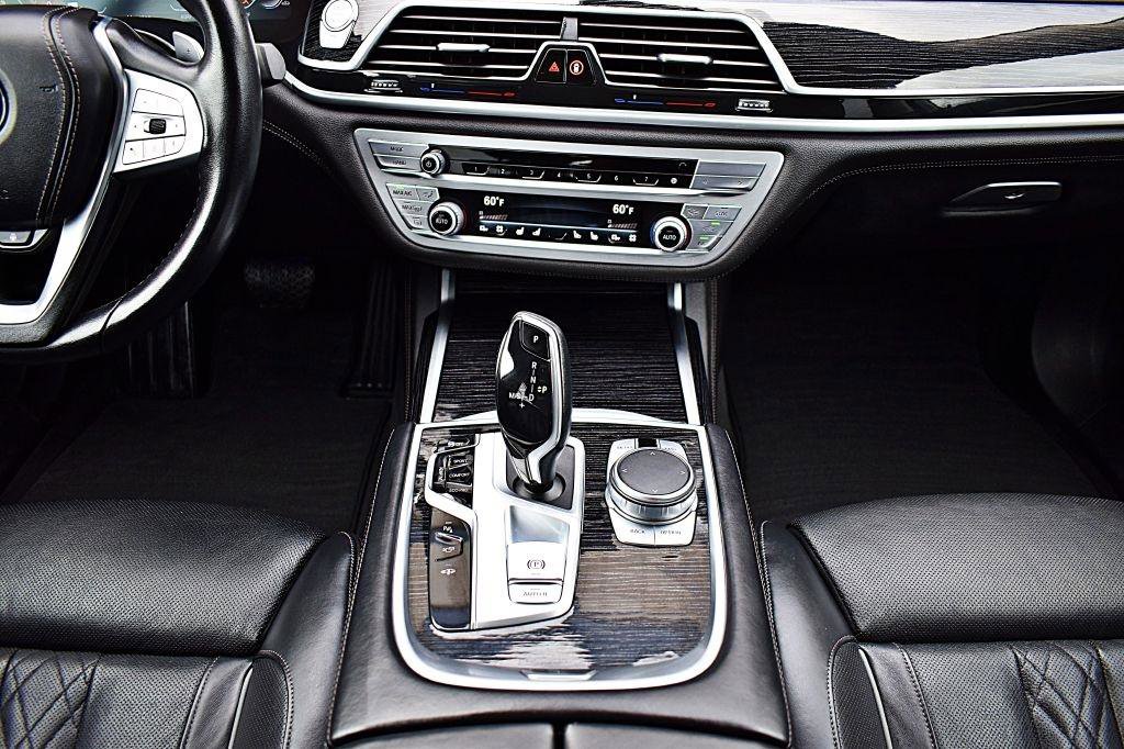 Used 2022 BMW 740i RWD image 28