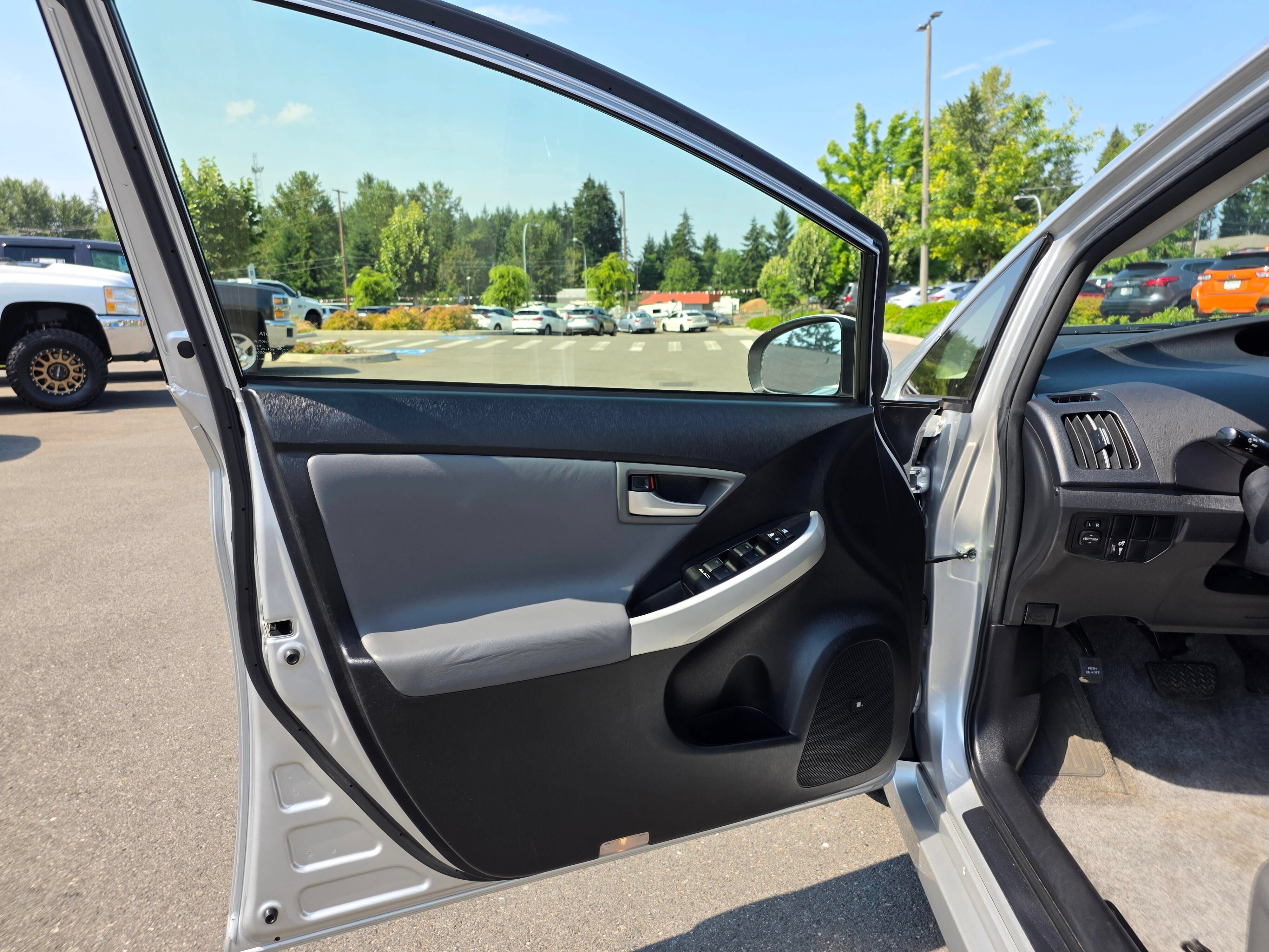 Used 2014 Toyota Prius Four FWD image 21