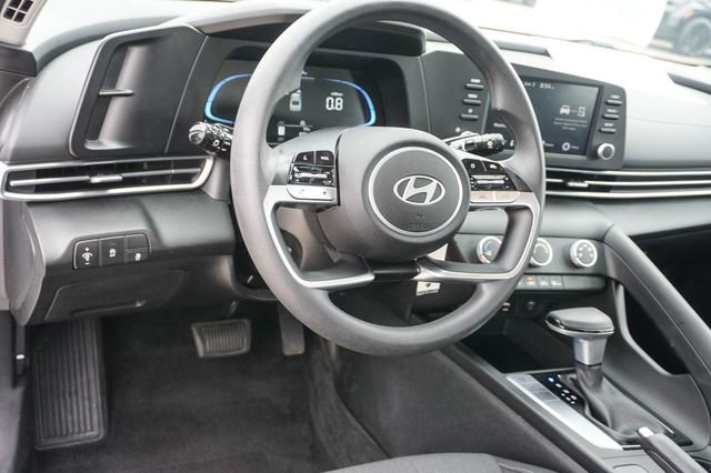 Used 2025 Hyundai Elantra SE FWD image 9