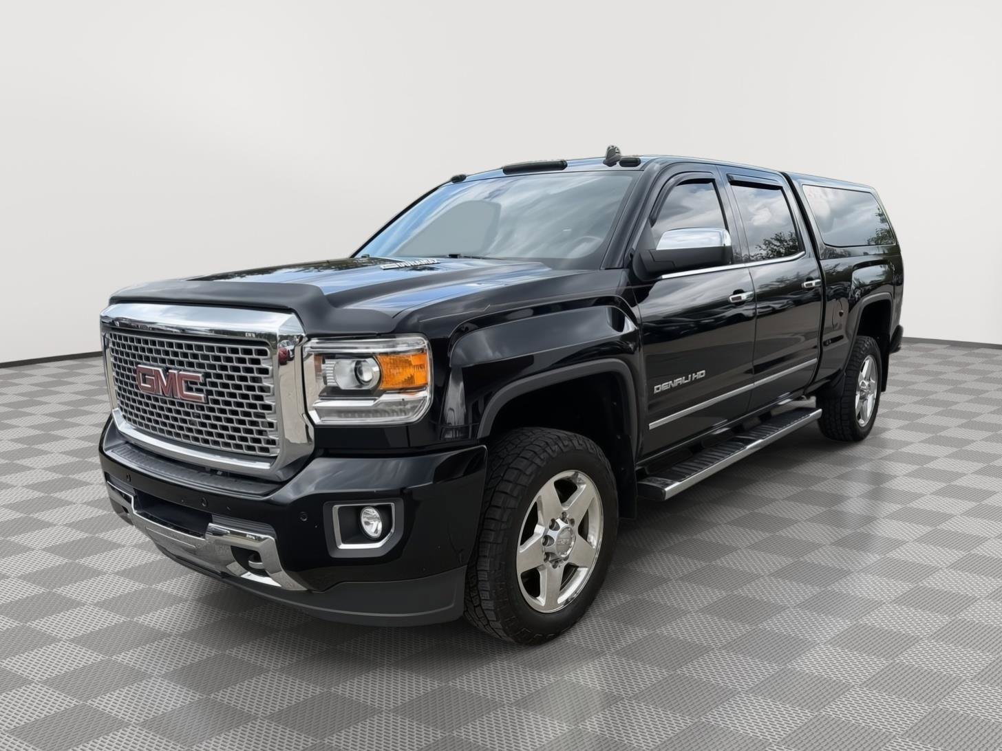 Used 2015 GMC Sierra 2500 Denali w/ Duramax Plus Package AWD/4WD image 3