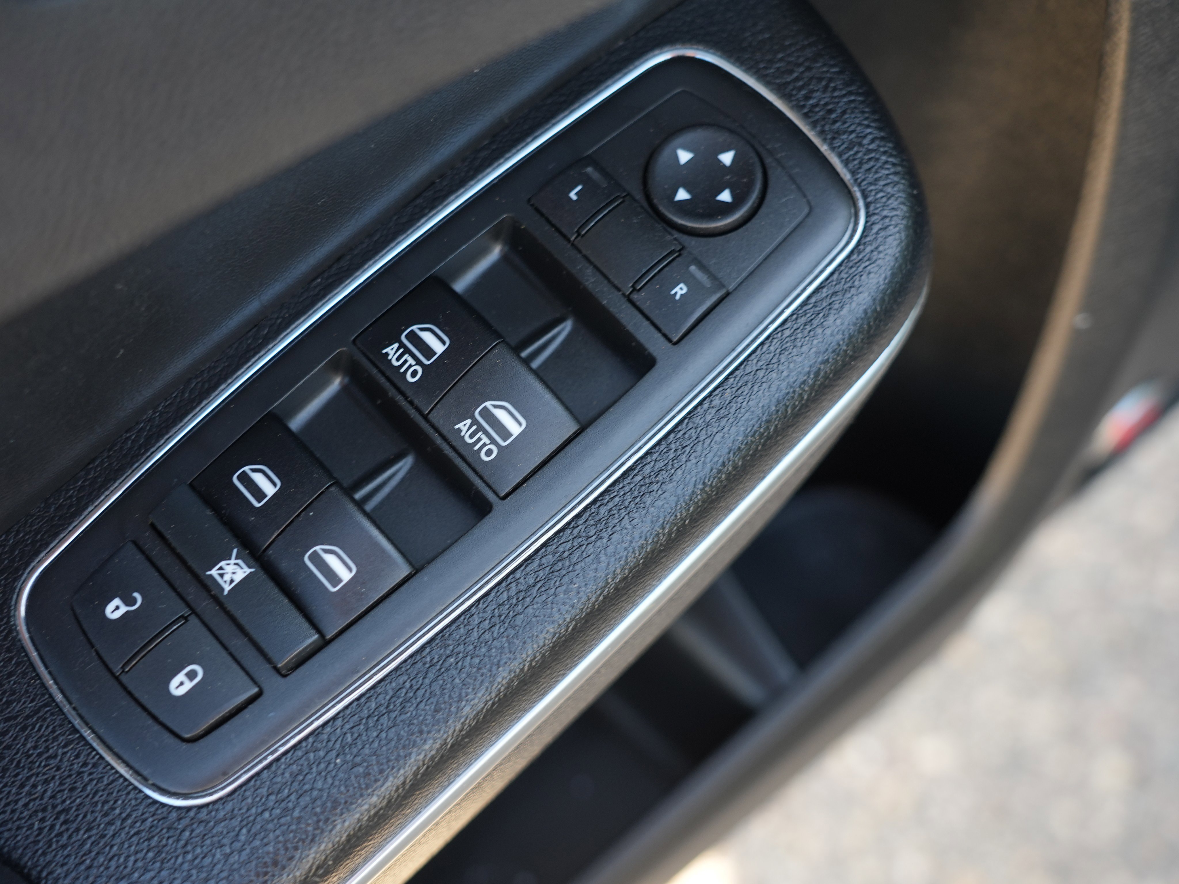 Used 2017 Chrysler 300 S w/ 300S Premium Group 2 image 18