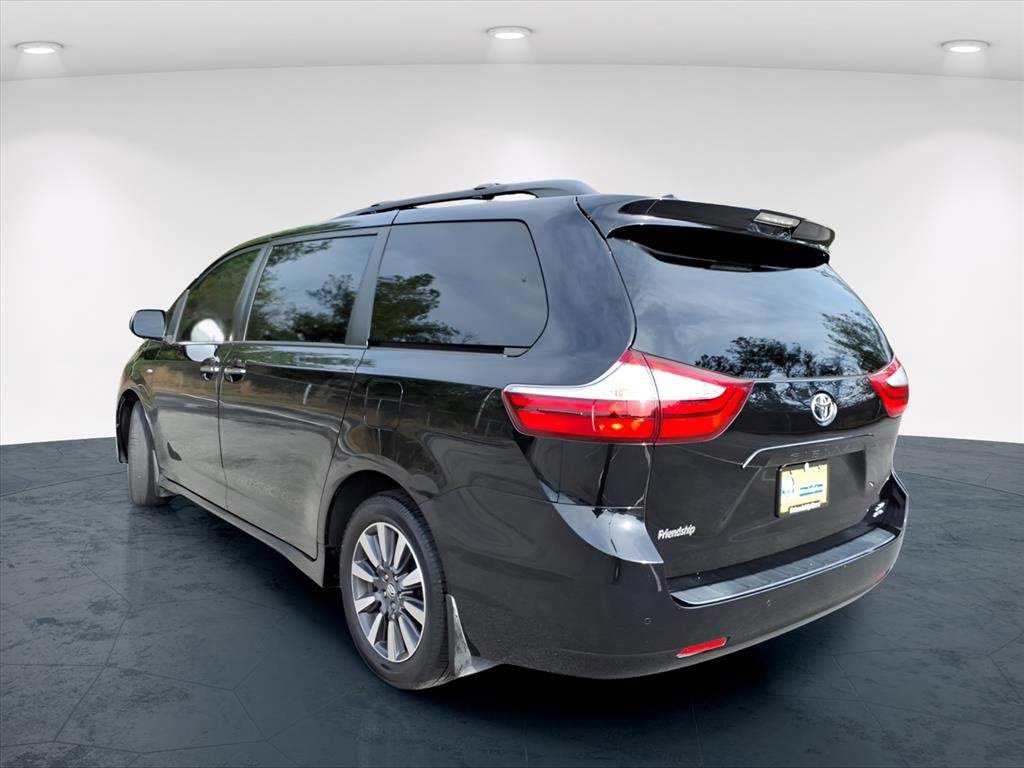 Used 2019 Toyota Sienna XLE image 4
