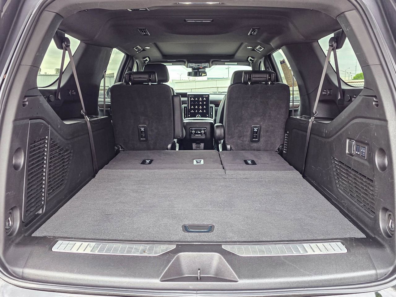 Certified 2025 GMC Yukon XL Denali w/ Sun & Power Step Package AWD/4WD image 41