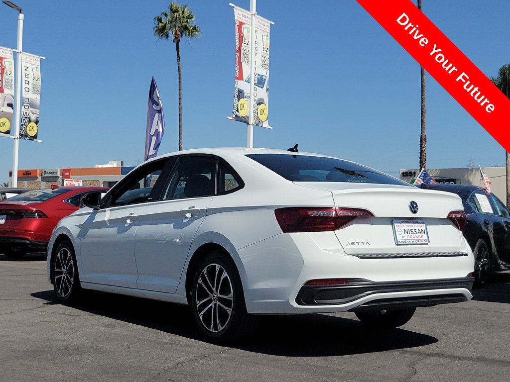 Used 2024 Volkswagen Jetta Sport FWD image 2