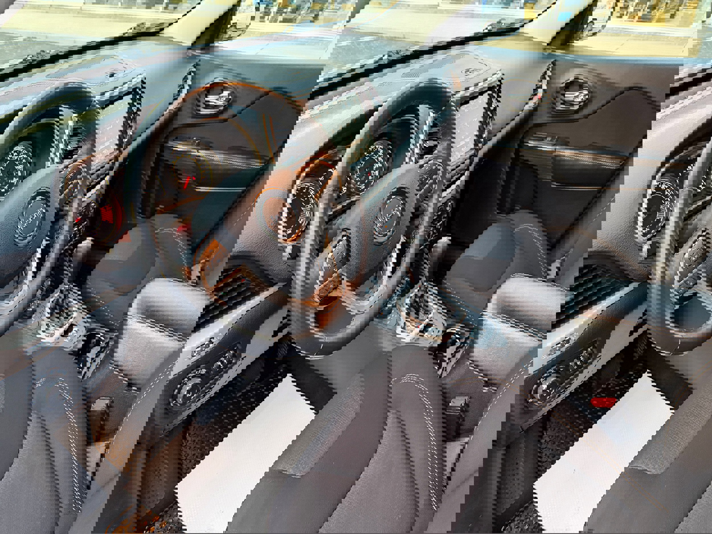 Used 2015 Jeep Cherokee Latitude w/ Cold Weather Group image 14