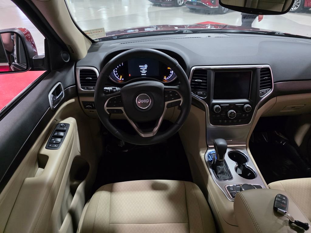 Used 2018 Jeep Grand Cherokee Laredo image 16