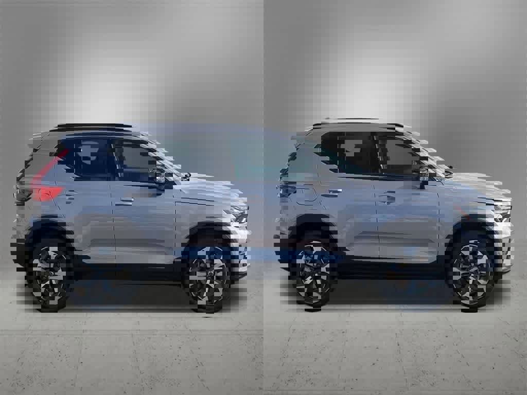 New 2026 Volvo XC40 B5 Plus w/ Protection Package Premier image 7