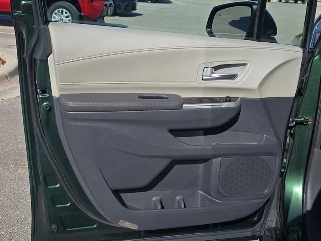 Used 2021 Toyota Sienna XLE image 28