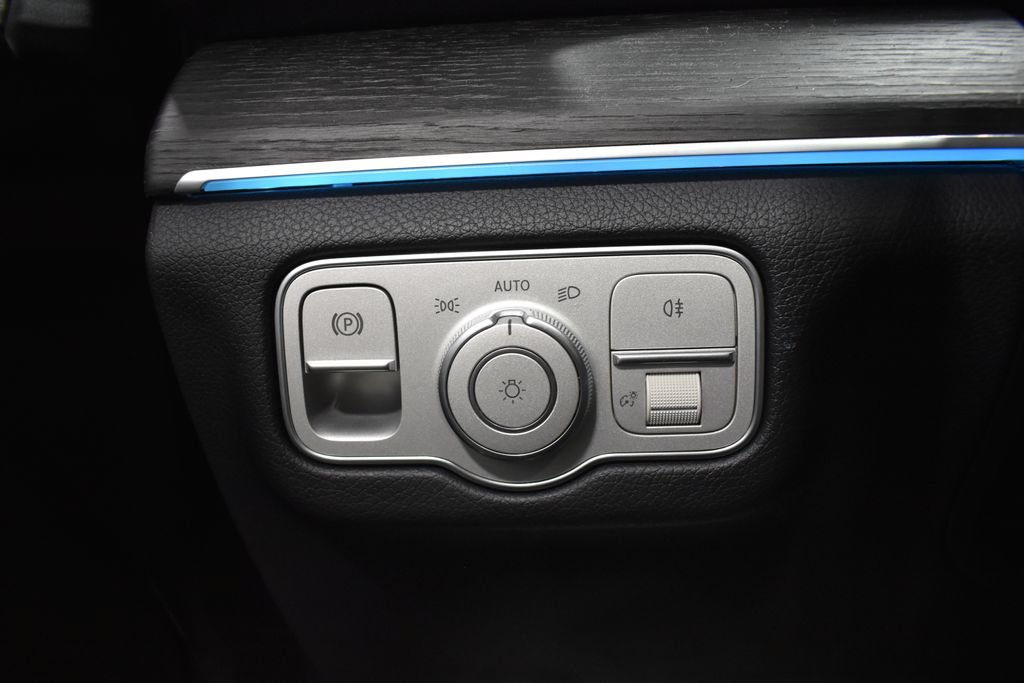 Used 2025 Mercedes-Benz GLE 450e 4MATIC image 19