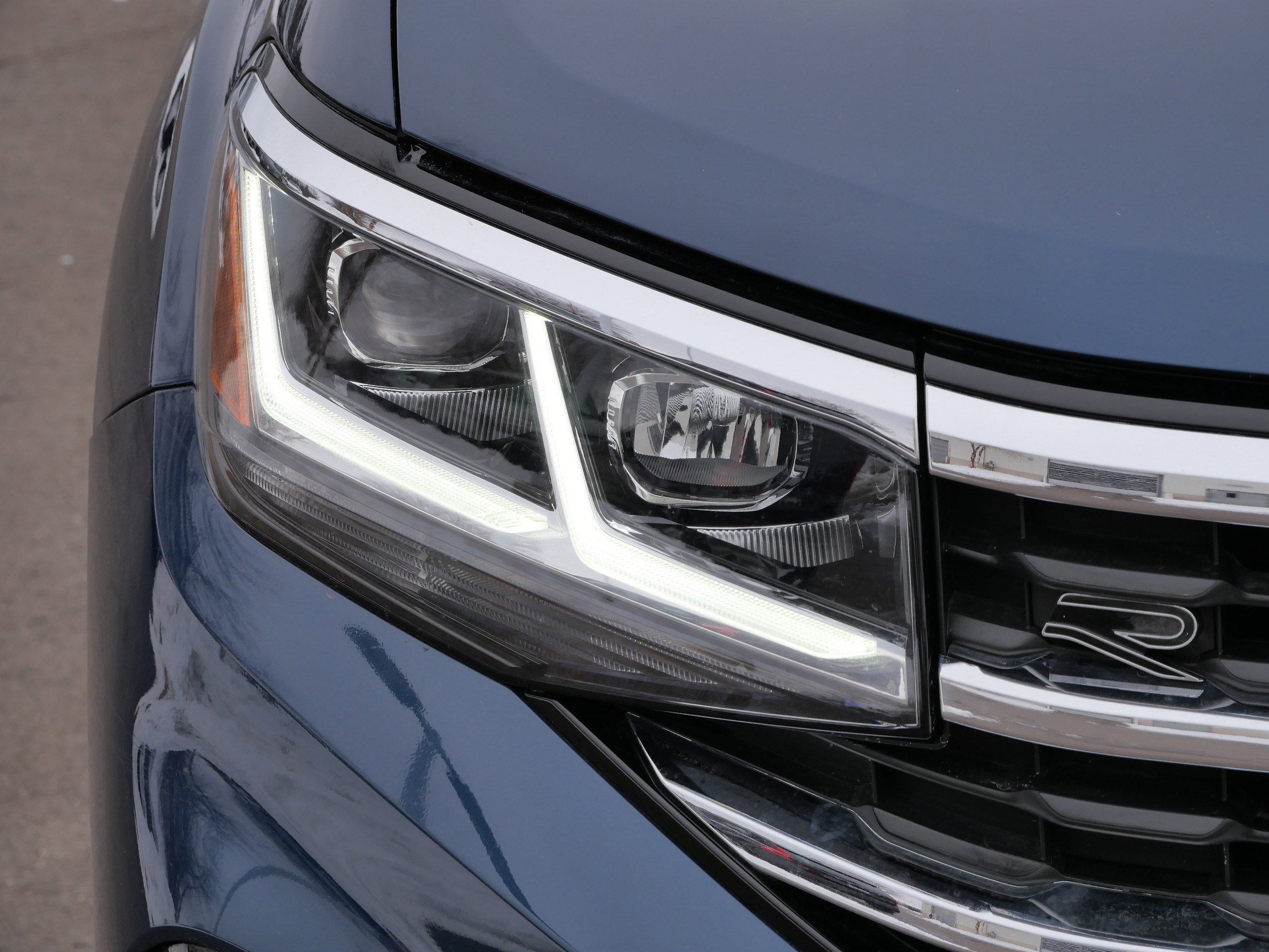 Used 2022 Volkswagen Atlas Cross Sport SEL R-Line image 16