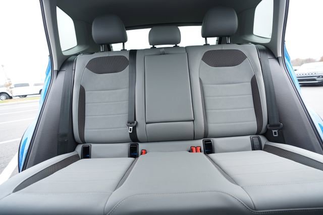 Used 2023 Volkswagen Taos SE w/ Panoramic Sunroof Package image 33