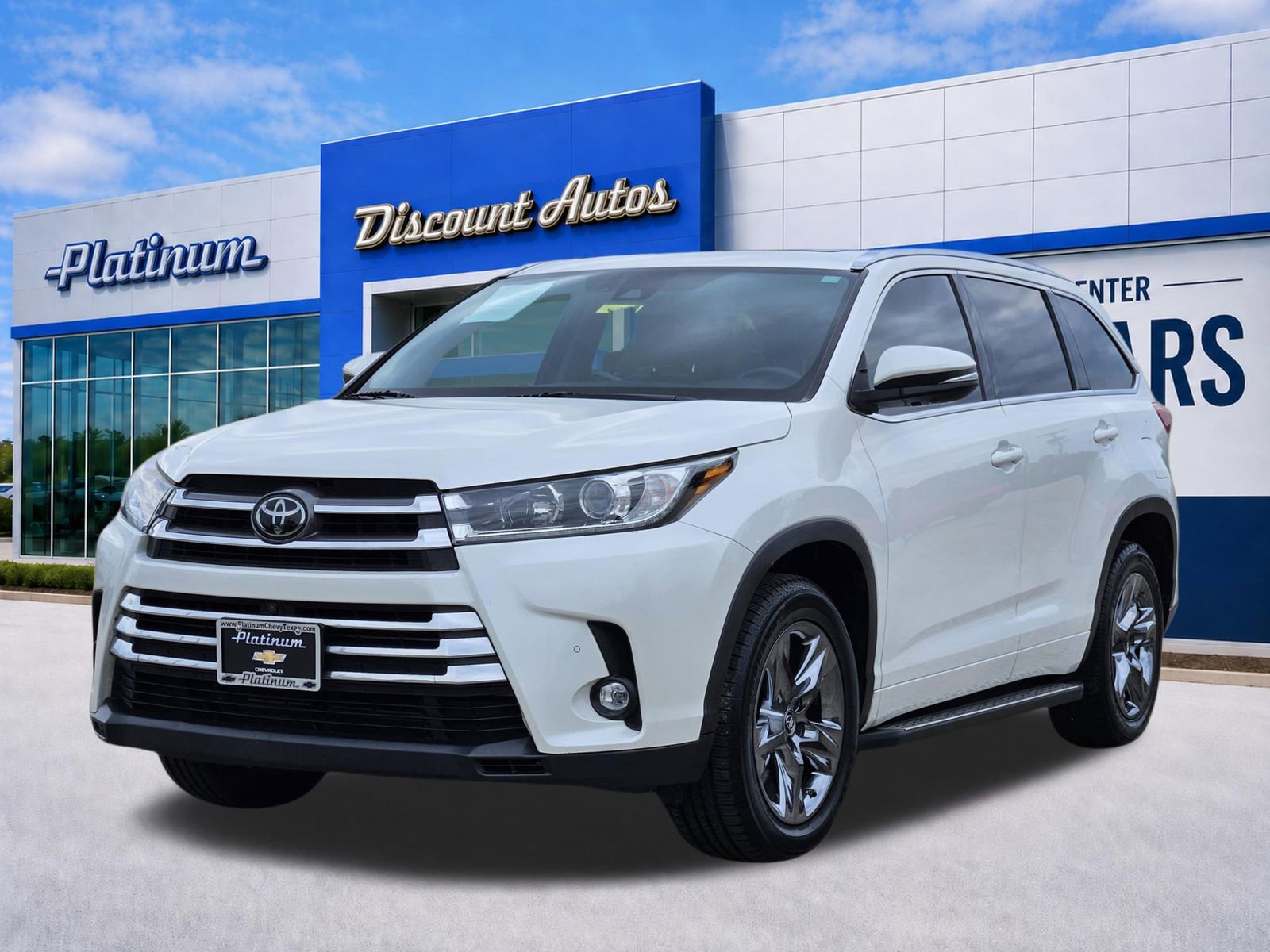 Used 2019 Toyota Highlander Limited Platinum FWD image 2