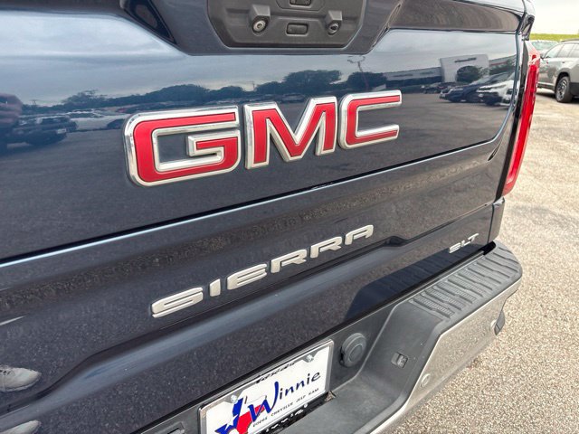 Used 2022 GMC Sierra 1500 SLT w/ SLT Premium Plus Package RWD image 9