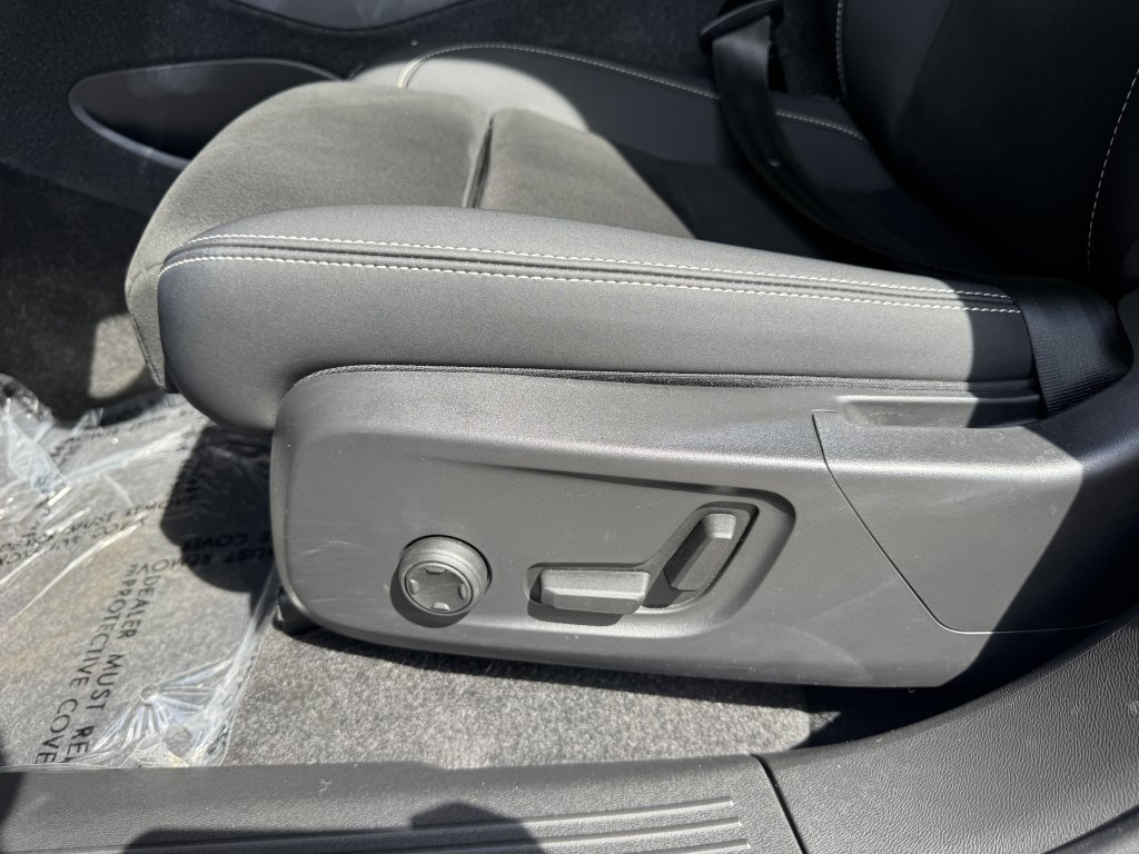 Used 2023 Volvo C40 P8 Recharge Plus w/ Protection Package Premier image 30