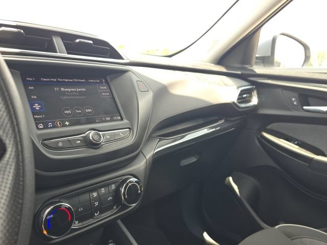 Used 2023 Chevrolet TrailBlazer LT FWD image 24