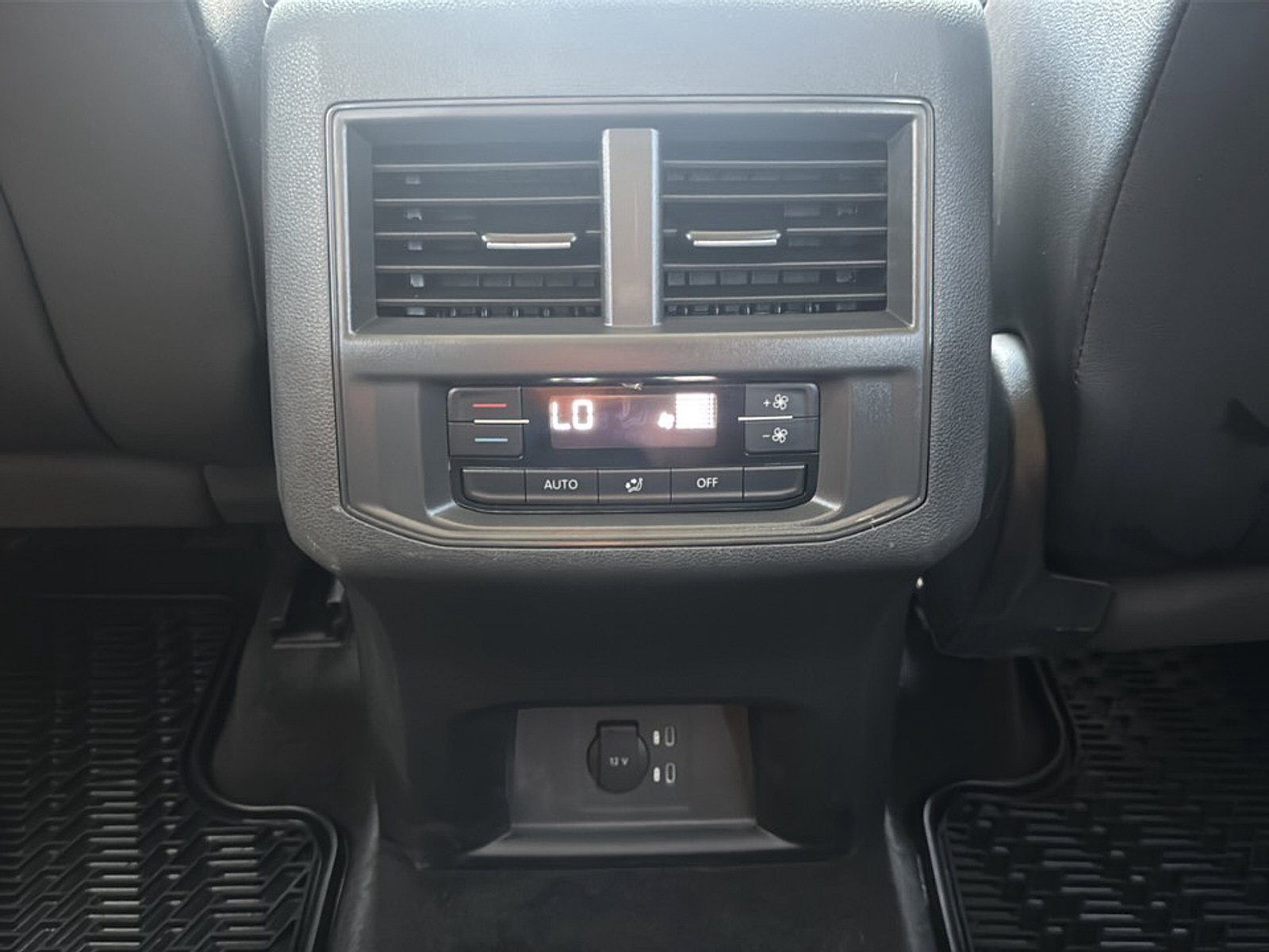 Used 2021 Volkswagen Atlas SE FWD image 21