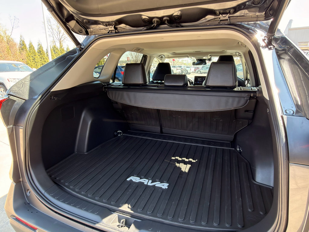 Used 2023 Toyota RAV4 XLE Premium image 23