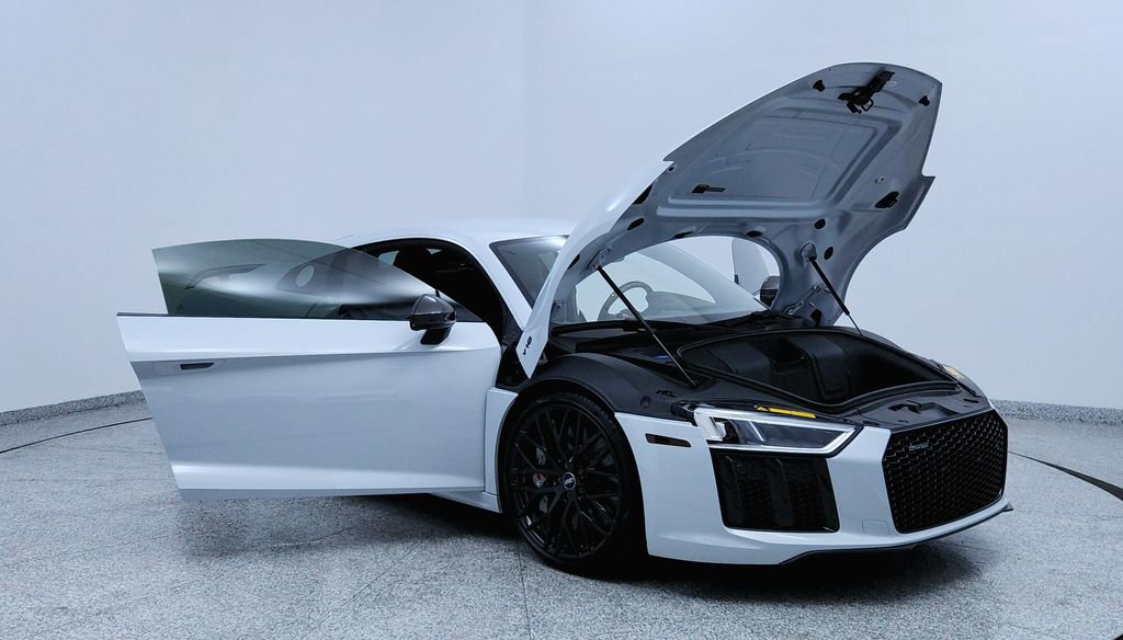 Used 2018 Audi R8 V10 plus image 12