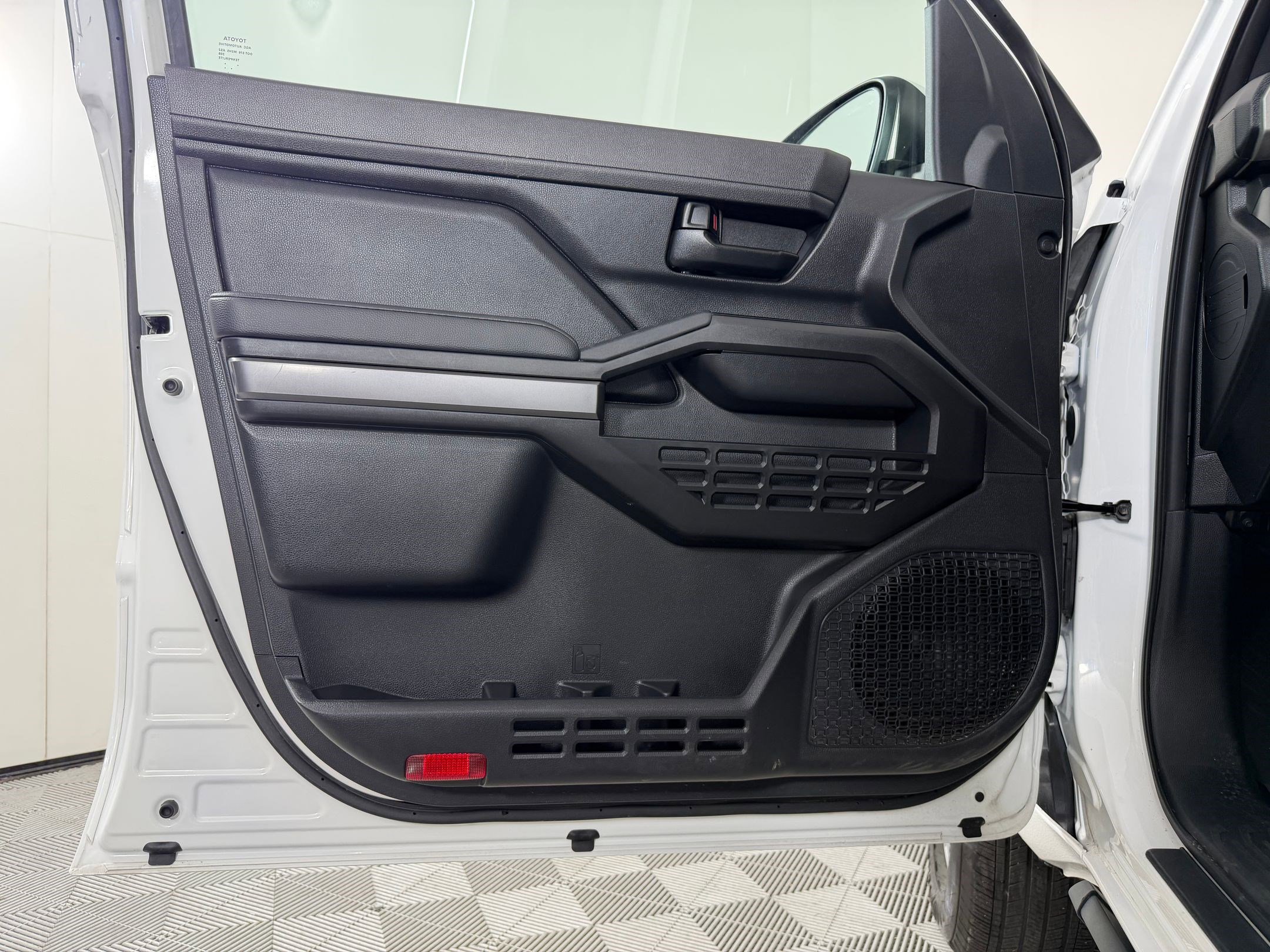 Certified 2025 Toyota Tacoma SR5 image 22