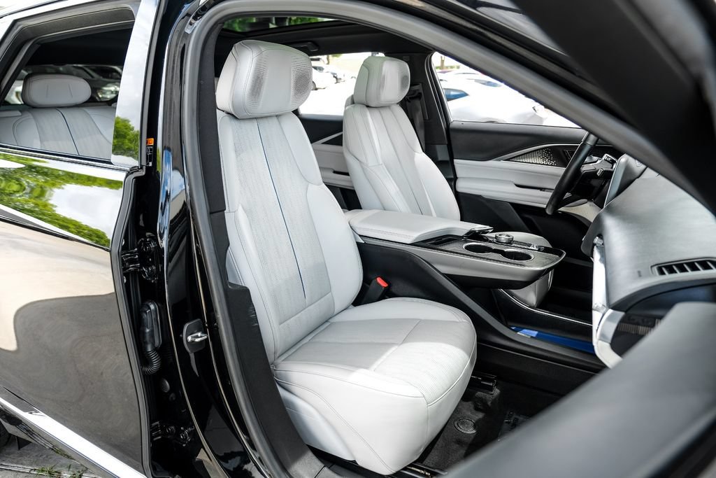 Used 2023 Cadillac Lyriq AWD image 35