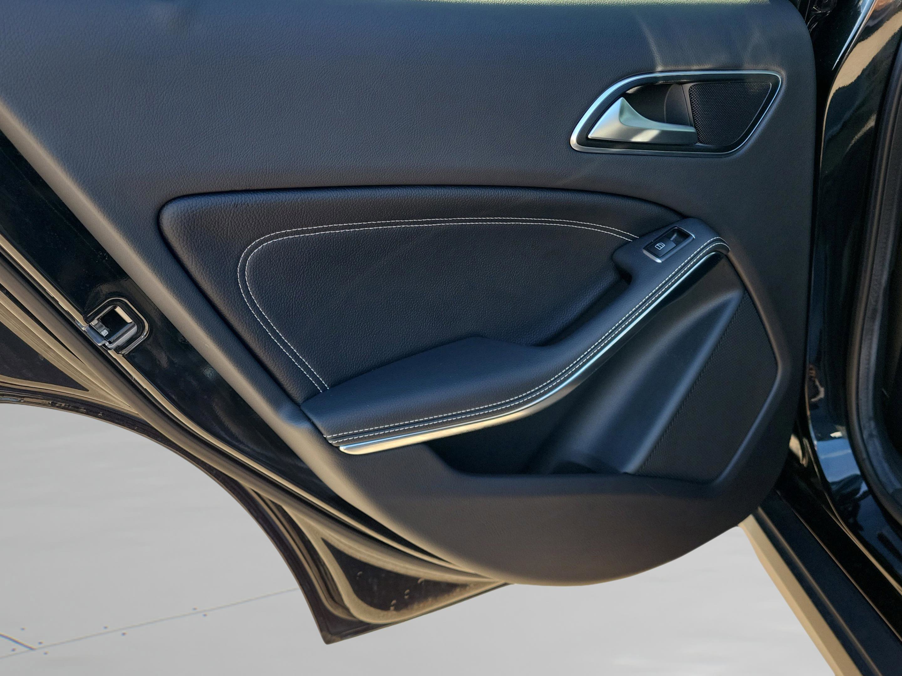 Used 2015 Mercedes-Benz GLA 250 4MATIC image 13