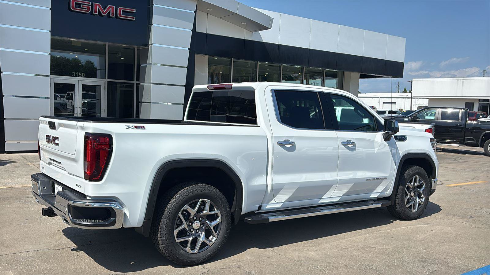 New 2026 GMC Sierra 1500 SLT w/ SLT Premium Plus Package AWD/4WD image 8