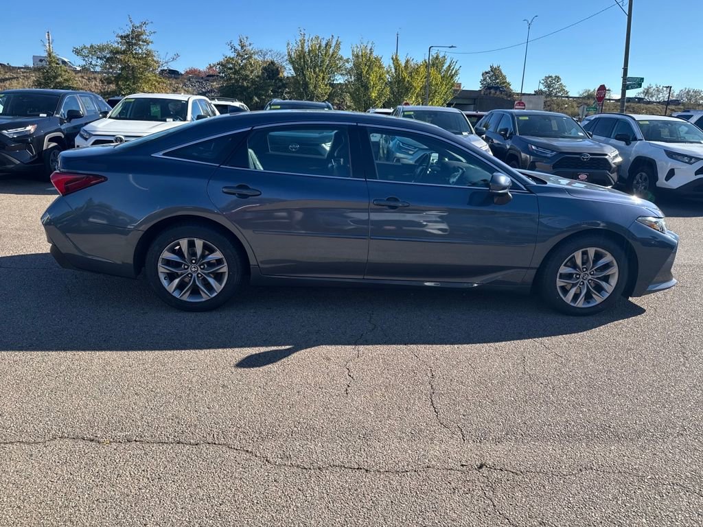 Used 2019 Toyota Avalon XLE w/ Moonroof Package image 8