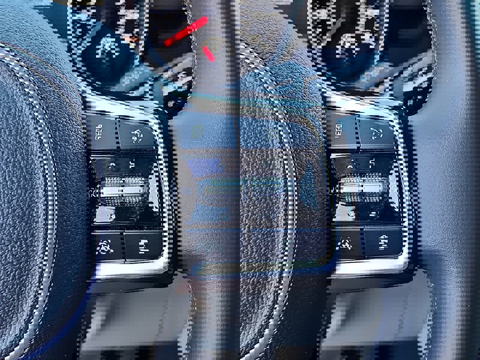 Used 2024 Kia Carnival EX image 19