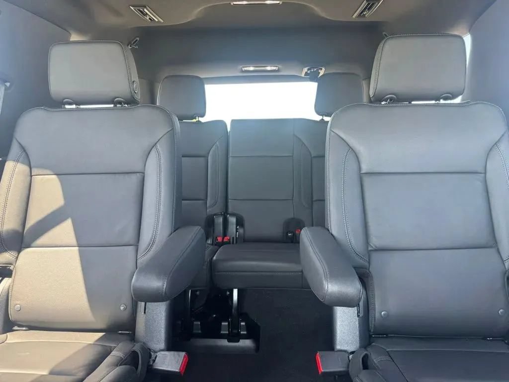 Used 2024 Chevrolet Tahoe Z71 w/ Luxury Package AWD/4WD image 19