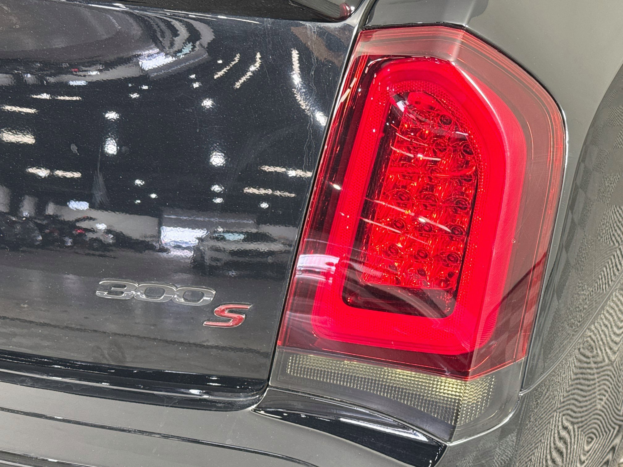 Used 2022 Chrysler 300 S w/ Comfort Group RWD image 32