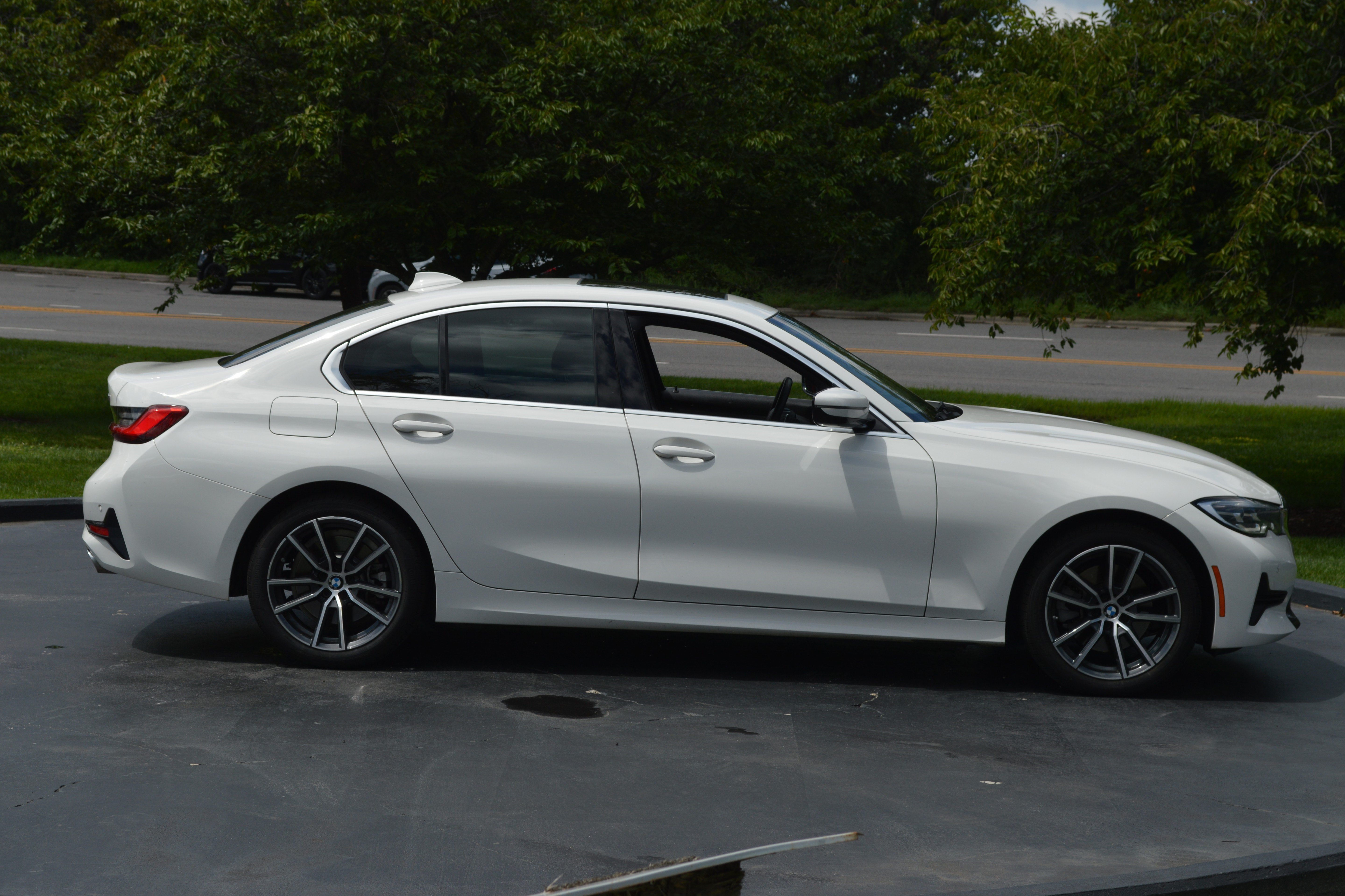 Used 2020 BMW 330i xDrive Sedan w/ Premium Package AWD/4WD image 12