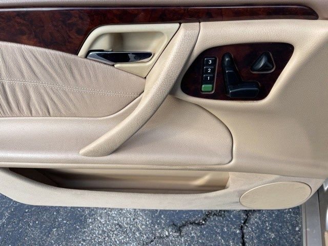 Used 2000 Mercedes-Benz E 320 Sedan image 19