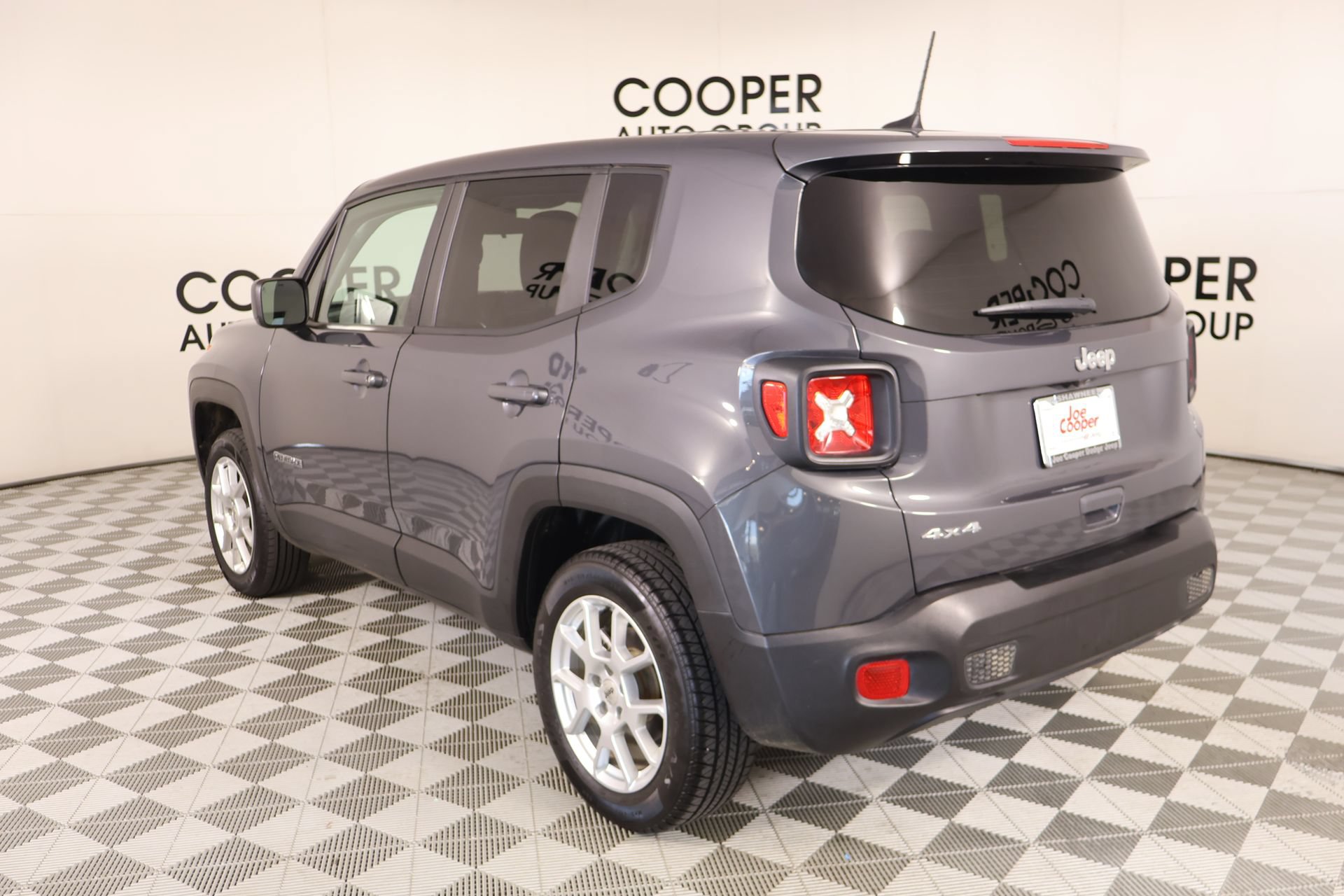 Used 2023 Jeep Renegade Latitude AWD/4WD image 23