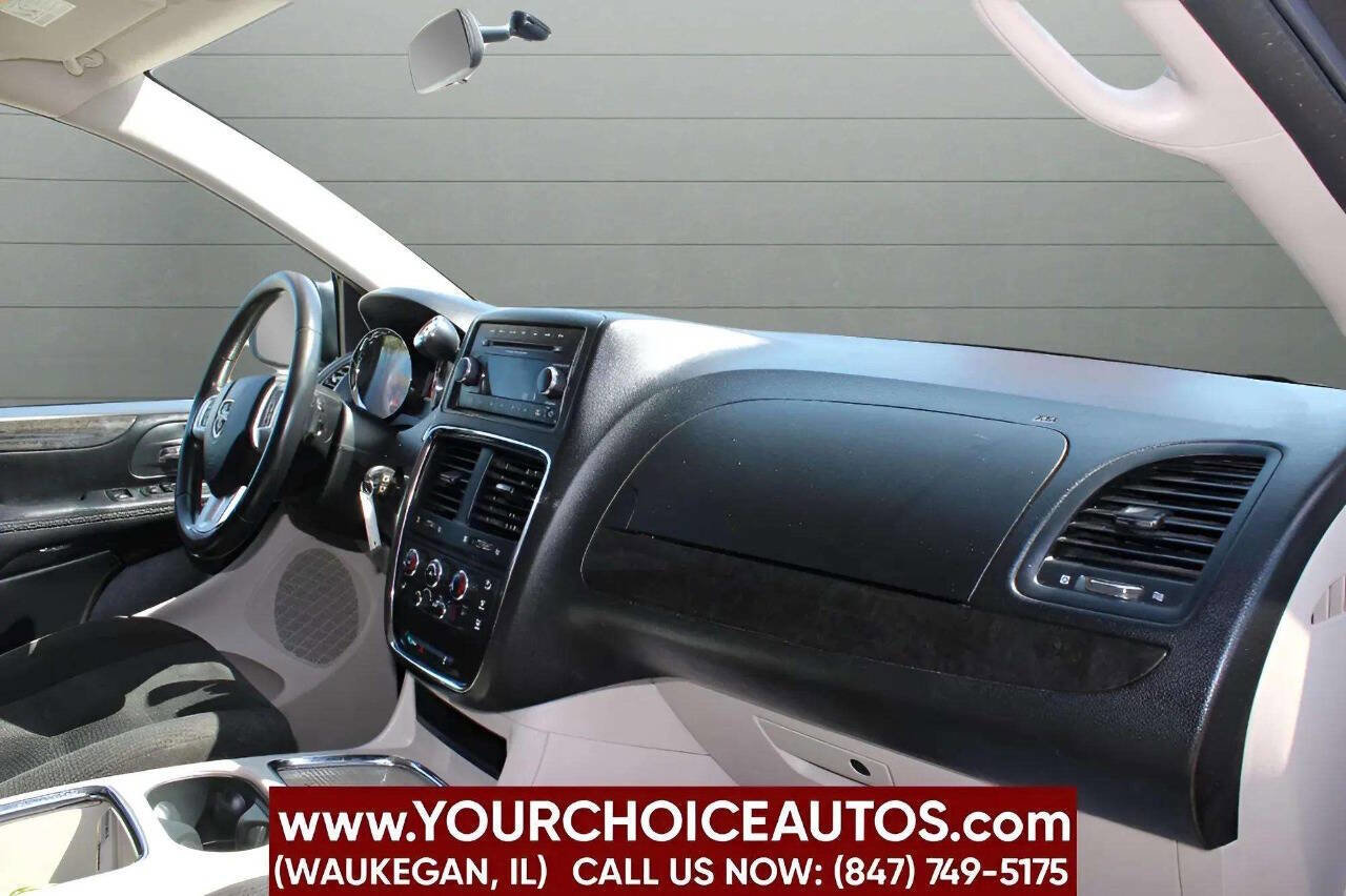 Used 2015 Dodge Grand Caravan SXT w/ Rear Park Assist Package image 26