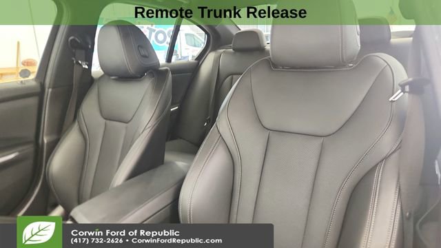 Used 2022 BMW 330i xDrive Sedan w/ Driving Assistance Package image 10